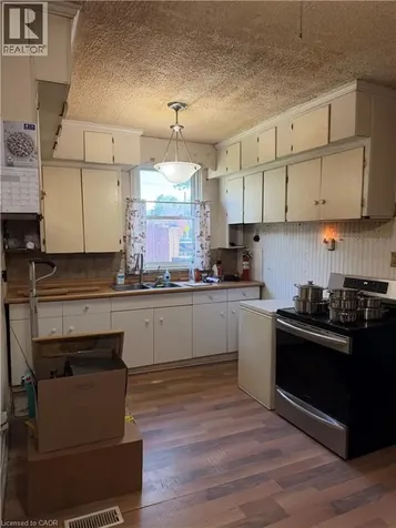 21 Glenmorris Street Cambridge ON N1S 2Y1