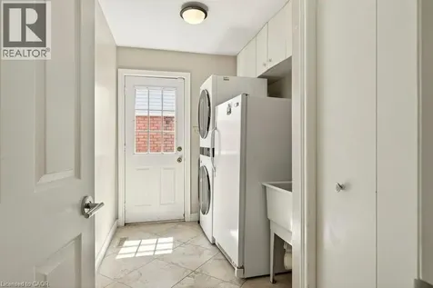 38 Sundrop Court Ancaster ON L9K 1G5