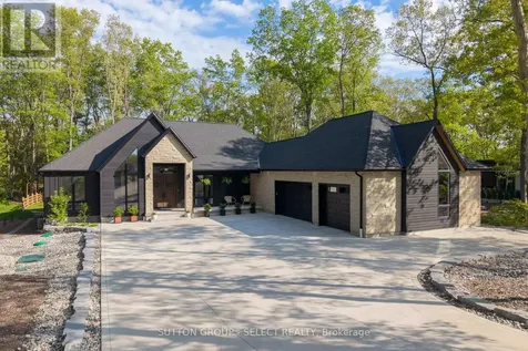 10111 Pinery Bluffs Road Lambton Shores ON N0M 1T0
