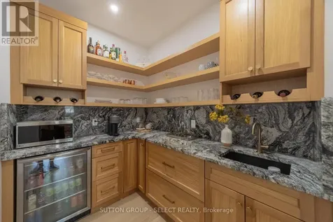 10111 Pinery Bluffs Road Lambton Shores ON N0M 1T0