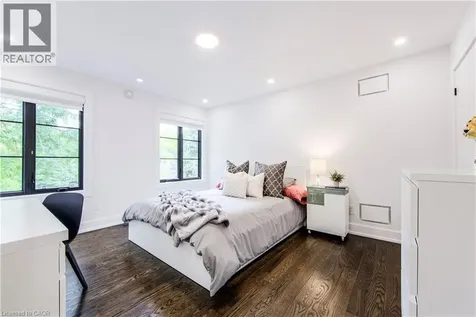 1319 Greeneagle Drive Oakville ON L6M 2N1