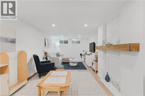 42 Fourth Avenue Cambridge ON N1S 2E1