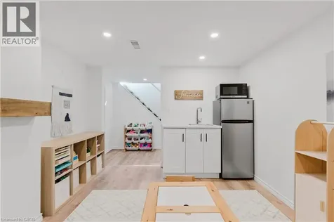 42 Fourth Avenue Cambridge ON N1S 2E1
