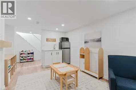42 Fourth Avenue Cambridge ON N1S 2E1