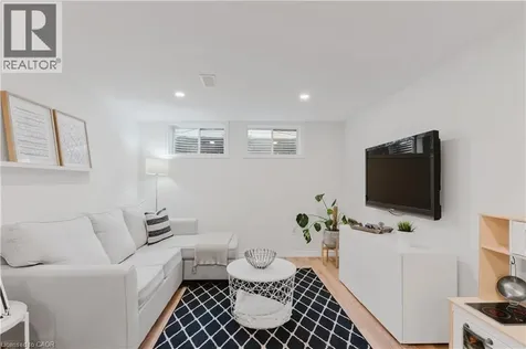 42 Fourth Avenue Cambridge ON N1S 2E1