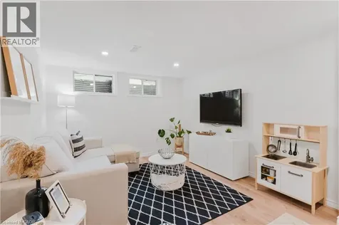 42 Fourth Avenue Cambridge ON N1S 2E1