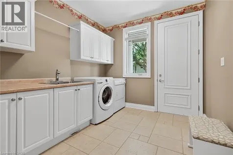 6786 Christine Court Niagara Falls ON L2J 4L6