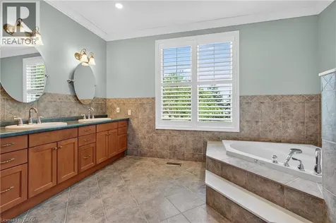 6786 Christine Court Niagara Falls ON L2J 4L6
