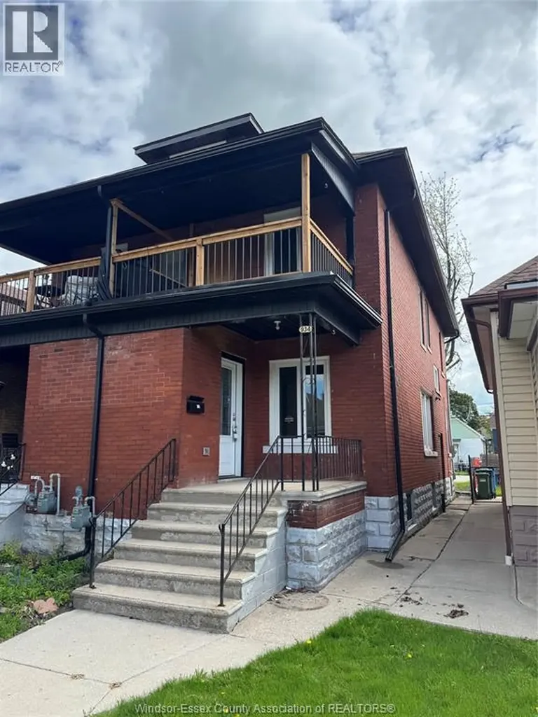 934 Gladstone Windsor ON N9A 2T6
