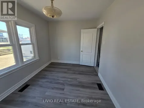 323 Queen Street East Halton Hills (ac Acton) ON L7J 1R1