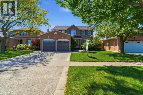 2078 Hunters Wood Drive Burlington ON L7M 2T2