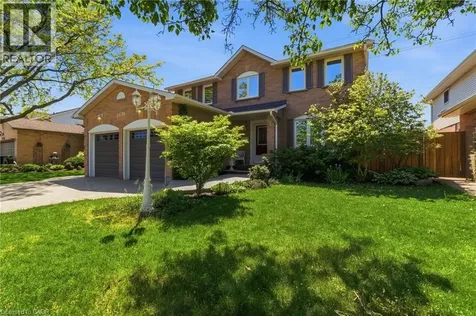 2078 Hunters Wood Drive Burlington ON L7M 2T2