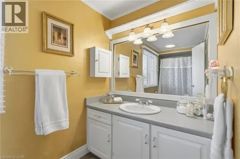 2078 Hunters Wood Drive Burlington ON L7M 2T2