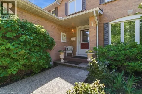 2078 Hunters Wood Drive Burlington ON L7M 2T2