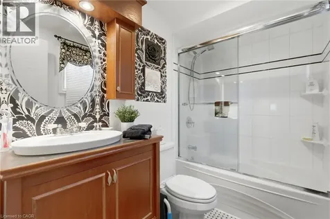 2078 Hunters Wood Drive Burlington ON L7M 2T2