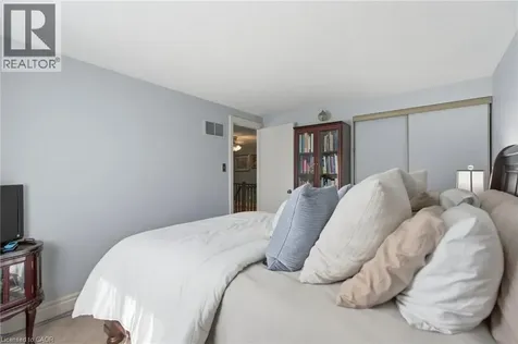 2078 Hunters Wood Drive Burlington ON L7M 2T2