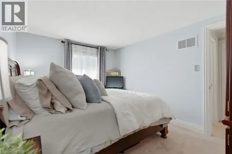 2078 Hunters Wood Drive Burlington ON L7M 2T2