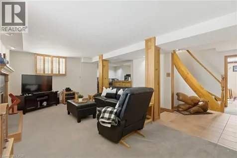 2078 Hunters Wood Drive Burlington ON L7M 2T2