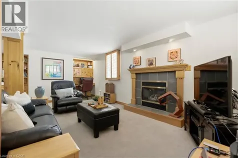 2078 Hunters Wood Drive Burlington ON L7M 2T2