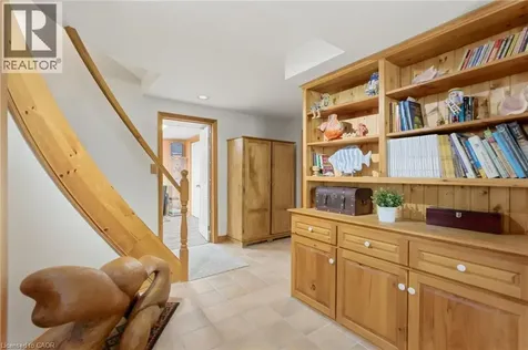 2078 Hunters Wood Drive Burlington ON L7M 2T2