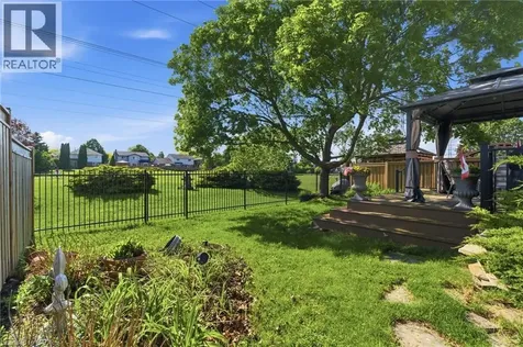 2078 Hunters Wood Drive Burlington ON L7M 2T2