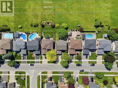 2078 Hunters Wood Drive Burlington ON L7M 2T2