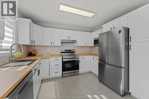 430 Woodridge Drive Tecumseh ON N8N 4V5