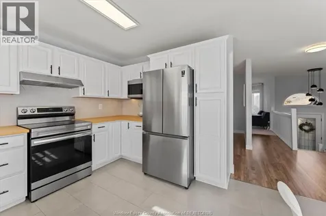 430 Woodridge Drive Tecumseh ON N8N 4V5