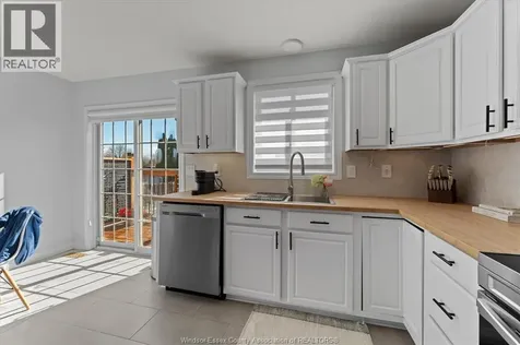 430 Woodridge Drive Tecumseh ON N8N 4V5
