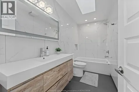 430 Woodridge Drive Tecumseh ON N8N 4V5