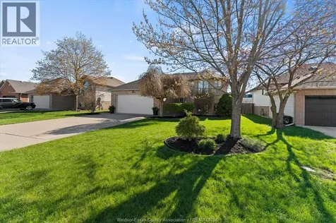430 Woodridge Drive Tecumseh ON N8N 4V5