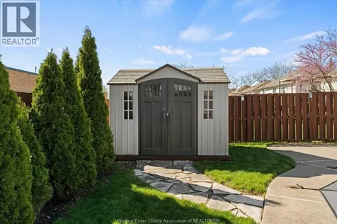 430 Woodridge Drive Tecumseh ON N8N 4V5