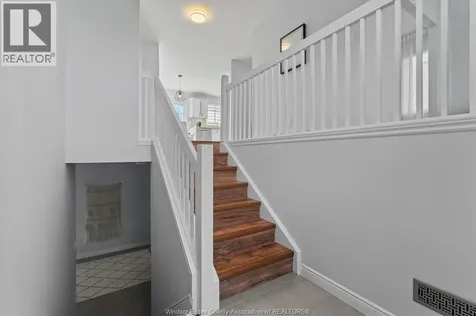 430 Woodridge Drive Tecumseh ON N8N 4V5