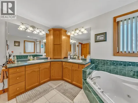 130 Pheasant Run Drive Lakeshore ON N8L 0Z7