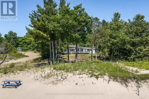 8 Nassau Court Tiny ON L9M 0H3