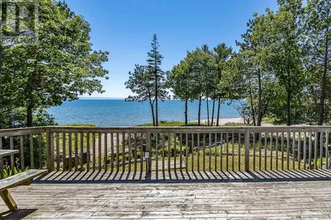 8 Nassau Court Tiny ON L9M 0H3