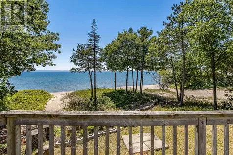 8 Nassau Court Tiny ON L9M 0H3
