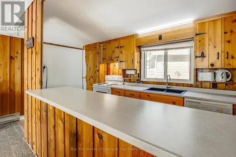 8 Nassau Court Tiny ON L9M 0H3
