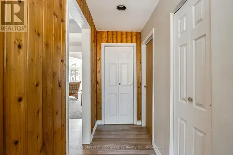 8 Nassau Court Tiny ON L9M 0H3