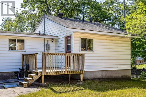 8 Nassau Court Tiny ON L9M 0H3