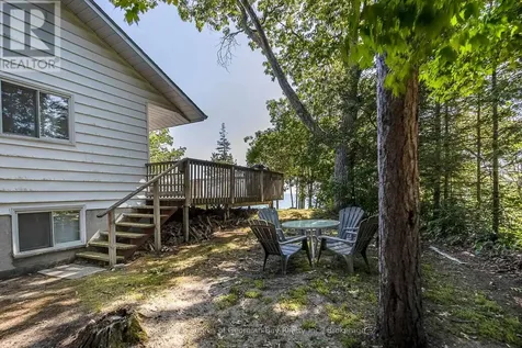 8 Nassau Court Tiny ON L9M 0H3