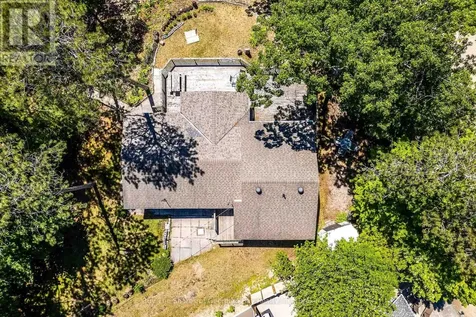 8 Nassau Court Tiny ON L9M 0H3
