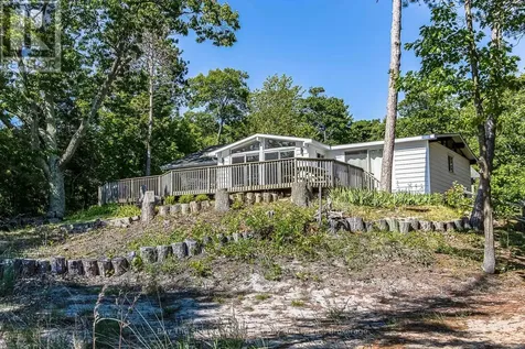 8 Nassau Court Tiny ON L9M 0H3
