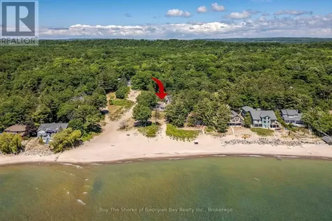 8 Nassau Court Tiny ON L9M 0H3