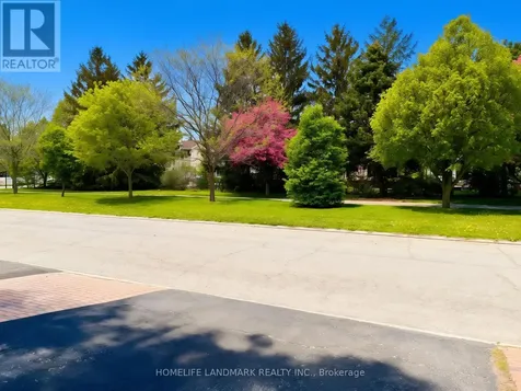 8 Opal Lane Ottawa ON K2J 2V7