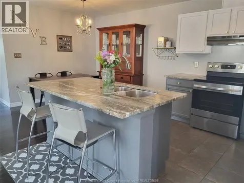 2324 Lamont Street Windsor ON N9E 4X3