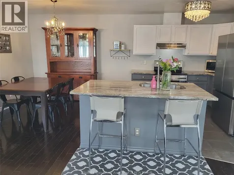 2324 Lamont Street Windsor ON N9E 4X3
