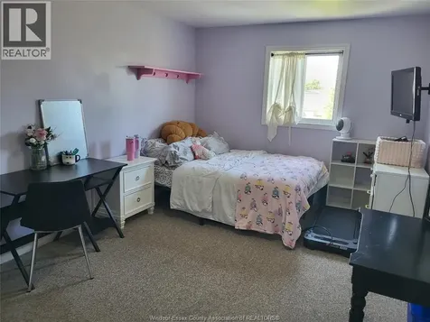 2324 Lamont Street Windsor ON N9E 4X3