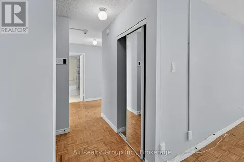 2020 Jasmine Crescent Ottawa ON K1J 8K5