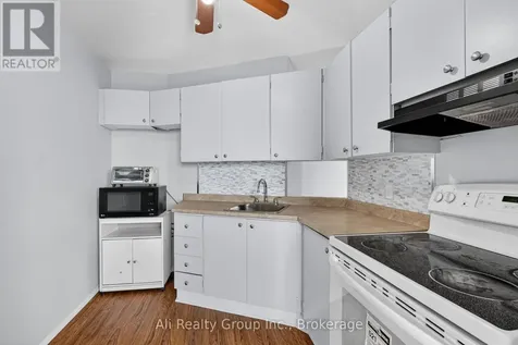 2020 Jasmine Crescent Ottawa ON K1J 8K5